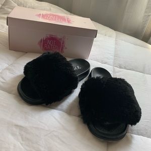 Faux fur black slides